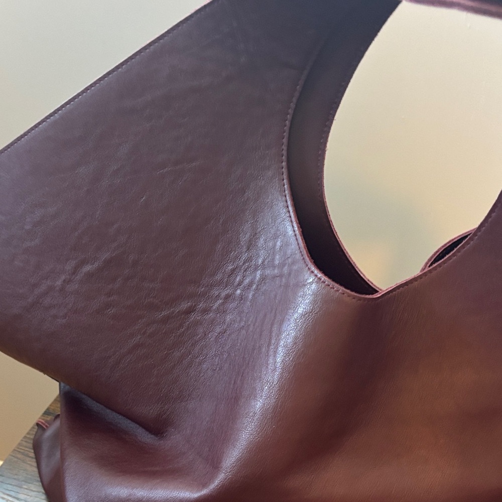 Women’s Plum Leather Tote Handbag - Picture 4 of 11
